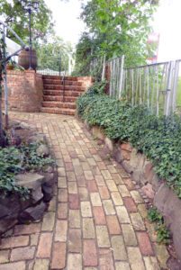Aussenbereich, Treppe zum Parkplatz